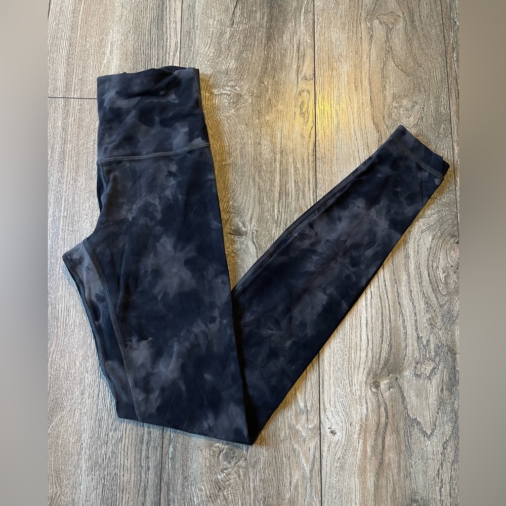 LULULEMON ALIGN™ HIGH-RISE PANT 28"
Diamond Dye Pitch Grey Graphite Grey size 2